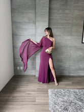 Cargar imagen en el visor de la galería, Máncora - Vestido largo con capa ciruela