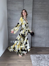 Cargar imagen en el visor de la galería, Saskia - Vestido largo con mangas negro multicolor