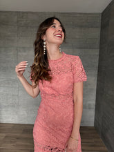 Cargar imagen en el visor de la galería, Cassia - Vestido midi crochet rosa