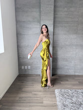 Cargar imagen en el visor de la galería, Duna - Vestido largo satinado verde