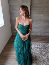 Cargar imagen en el visor de la galería, Raigal - Vestido largo strapless de tul verde esmeralda
