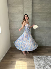 Cargar imagen en el visor de la galería, Ayla - Vestido midi con estampado floral azul