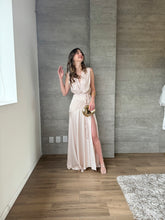 Cargar imagen en el visor de la galería, Nebula - Vestido largo satinado sin mangas champagne