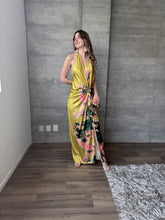 Cargar imagen en el visor de la galería, Geisha - Vestido largo satinado floral amarillo