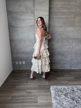 Cargar imagen en el visor de la galería, Peonia - Vestido crochet midi macadamia