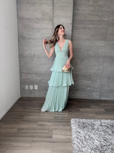 Cargar imagen en el visor de la galería, Juliette - Vestido largo plisado verde menta