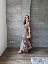 Cargar imagen en el visor de la galería, Kaela - Vestido midi color mocha