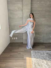 Cargar imagen en el visor de la galería, Sodi - Vestido largo strapless satinado celeste