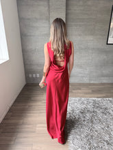Cargar imagen en el visor de la galería, Zita - Vestido largo satinado rojo