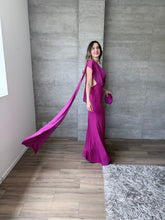 Cargar imagen en el visor de la galería, Sylvie - Vestido largo de chiffon con escote drapeado magenta