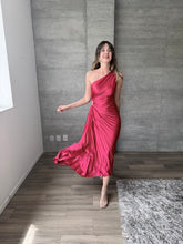 Cargar imagen en el visor de la galería, Nicola - Vestido midi plisado fucsia