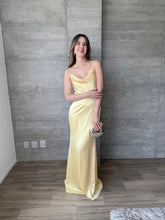Cargar imagen en el visor de la galería, Aranza - Vestido largo amarillo