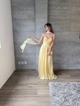 Cargar imagen en el visor de la galería, Carol - Vestido largo amarillo