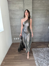 Cargar imagen en el visor de la galería, Eclipse - Vestido midi plisado negro plateado