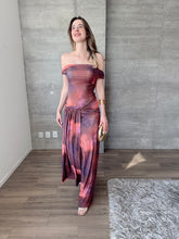 Cargar imagen en el visor de la galería, Seraphine - Vestido largo de mesh fuchsia multi