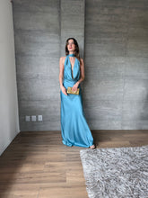 Cargar imagen en el visor de la galería, Piera - Vestido largo satinado azul pizarra