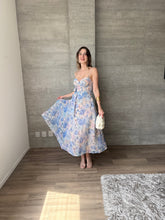 Cargar imagen en el visor de la galería, Ayla - Vestido midi con estampado floral azul