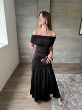 Cargar imagen en el visor de la galería, Theia - Vestido largo strapless negro