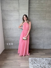 Cargar imagen en el visor de la galería, Guava - Vestido largo plisado rosa