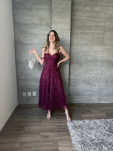 Cargar imagen en el visor de la galería, Lena - Vestido de tul midi color vino