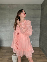 Cargar imagen en el visor de la galería, Caliope - Vestido corto rosa con olanes
