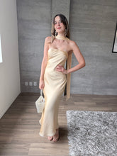 Cargar imagen en el visor de la galería, Serenade - Vestido largo satinado amarillo