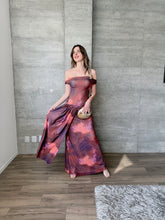 Cargar imagen en el visor de la galería, Seraphine - Vestido largo de mesh fuchsia multi