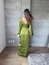 Cargar imagen en el visor de la galería, Cecile - Vestido largo satinado olivo
