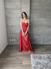 Cargar imagen en el visor de la galería, Milana - Vestido largo strapless rojo