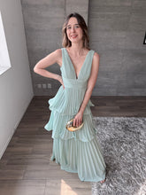 Cargar imagen en el visor de la galería, Juliette - Vestido largo plisado verde menta