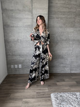 Cargar imagen en el visor de la galería, Blume - Set dos piezas estampado floral negro blanco