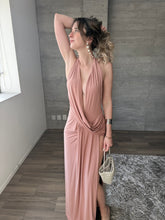 Cargar imagen en el visor de la galería, Musa - Vestido largo rosa polvo