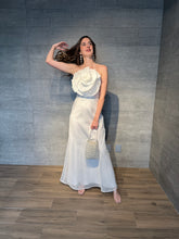 Cargar imagen en el visor de la galería, Maelle - Vestido halter con detalle de flor blanco