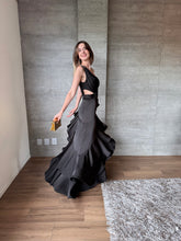 Cargar imagen en el visor de la galería, Galatea - Vestido asimétrico satinado negro