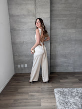 Cargar imagen en el visor de la galería, Lume - Jumpsuir de satin color champagne