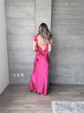 Cargar imagen en el visor de la galería, Francesca - Vestido largo satinado hot pink