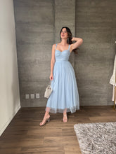 Cargar imagen en el visor de la galería, Clarisse - Vestido midi de tul azul