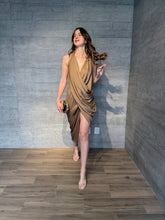 Cargar imagen en el visor de la galería, Mirage - Vestido midi mocha