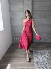 Cargar imagen en el visor de la galería, Nicola - Vestido midi plisado fucsia