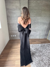 Cargar imagen en el visor de la galería, Rossana - Vestido negro con moño en espalda