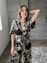 Cargar imagen en el visor de la galería, Blume - Set dos piezas estampado floral negro blanco