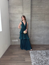 Cargar imagen en el visor de la galería, Juliette - Vestido largo plisado color esmeralda