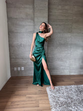 Cargar imagen en el visor de la galería, Mariella - Vestido satinado largo verde esmeralda