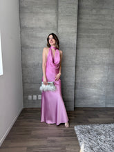 Cargar imagen en el visor de la galería, Piera - Vestido largo satinado orquidea
