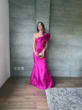Cargar imagen en el visor de la galería, Cornelia - Vestido largo satinado rosa