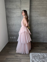 Cargar imagen en el visor de la galería, Barroca - Vestido largo de tul rosa claro