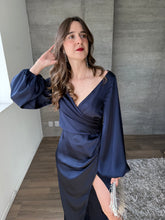 Cargar imagen en el visor de la galería, Cecile - Vestido largo con mangas azul marino