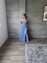 Cargar imagen en el visor de la galería, Morello - Vestido largo azul