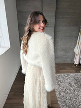 Cargar imagen en el visor de la galería, Nube - Torera de pelo crema