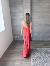 Cargar imagen en el visor de la galería, Elodie - Vestido largo satinado naranja